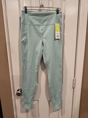 Next - All in Motion “Brushed Sculpt” leggings w/hip pockets. Sz Medium